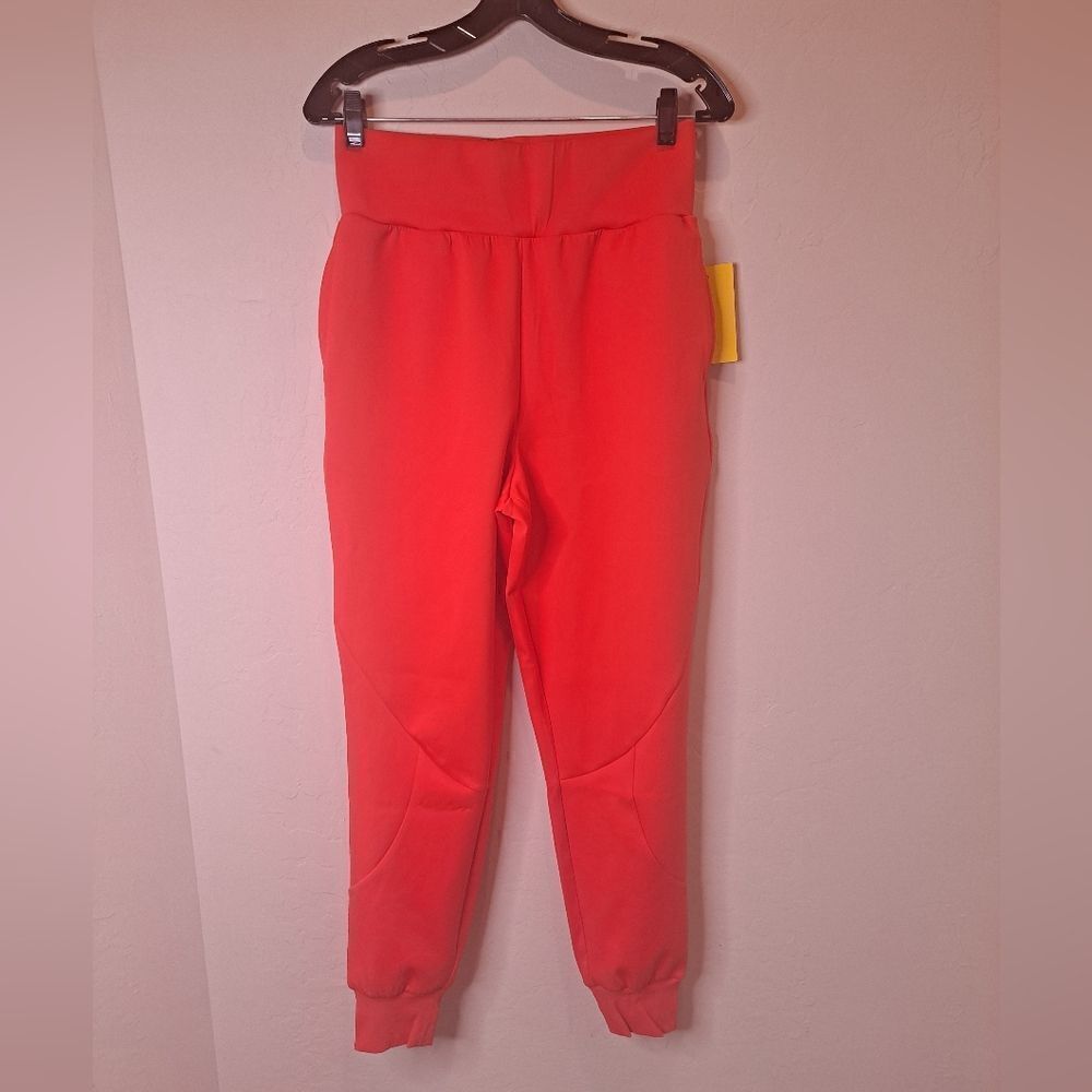 EleVen Be an Eleven  Jogger Size Medium in Cherry Tomato. New With Tags